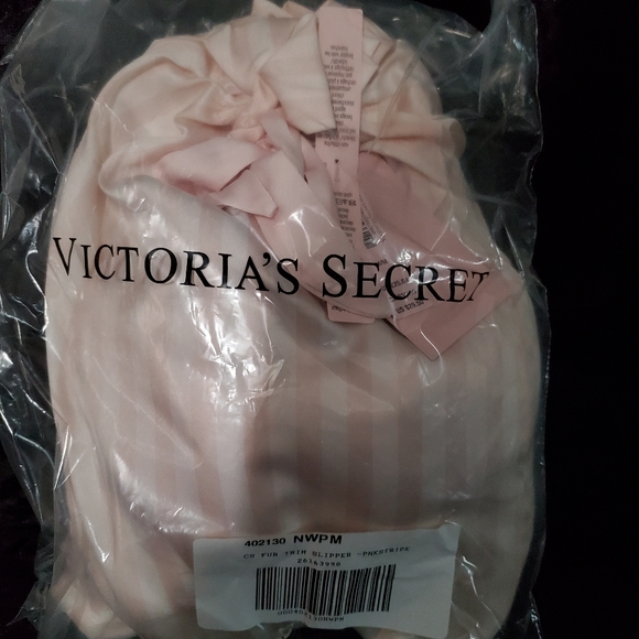 NWT VS Slippers - Picture 2 of 2